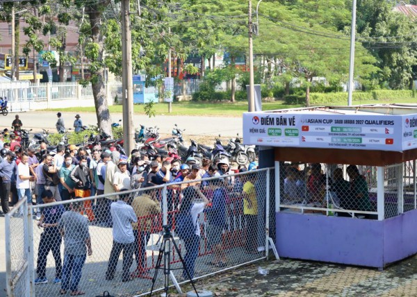 Malaysia nín thở chờ án phạt, sân Gò Đậu 'hầm hập' cơn sốt vé đội tuyển Việt Nam