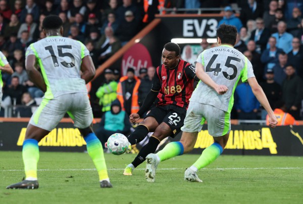 Man City tự ‘bắn vào chân’, Arsenal được dâng sớm chức vô địch Ngoại hạng Anh Man City tự ‘bắn vào chân’, Arsenal được dâng sớm chức vô địch Ngoại hạng Anh