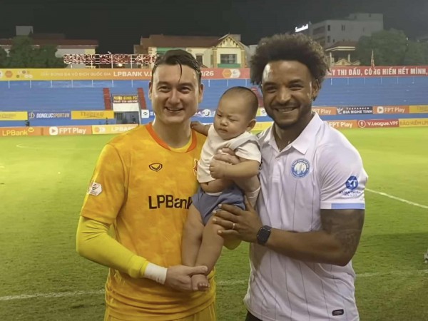 Màn gặp gỡ cực thú vị với Xuân Son, Văn Lâm… xin vía khỏe mạnh cho con trai Màn gặp gỡ cực thú vị với Xuân Son, Văn Lâm… xin vía khỏe mạnh cho con trai