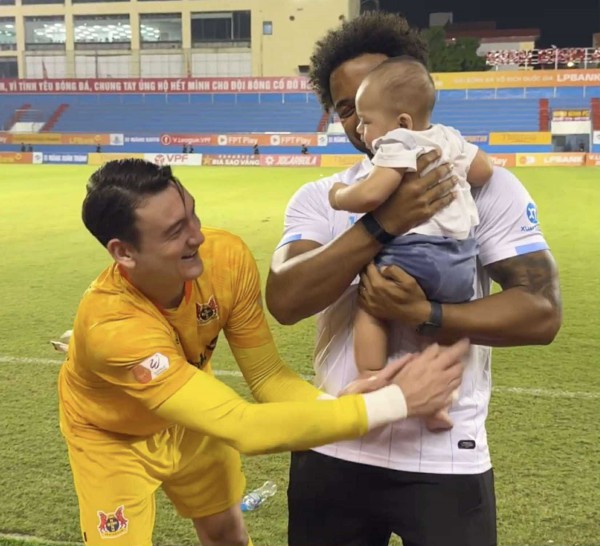 Màn gặp gỡ cực thú vị với Xuân Son, Văn Lâm… xin vía khỏe mạnh cho con trai Màn gặp gỡ cực thú vị với Xuân Son, Văn Lâm… xin vía khỏe mạnh cho con trai