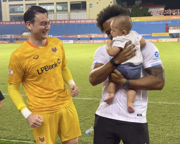 Màn gặp gỡ cực thú vị với Xuân Son, Văn Lâm… xin vía khỏe mạnh cho con trai Màn gặp gỡ cực thú vị với Xuân Son, Văn Lâm… xin vía khỏe mạnh cho con trai