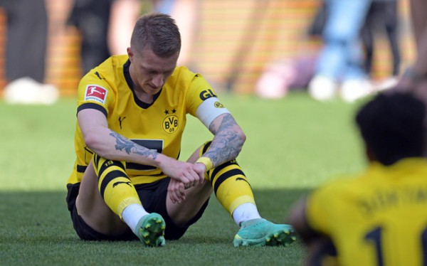 Marco Reus từ bỏ tấm băng đội trưởng Borussia Dortmund