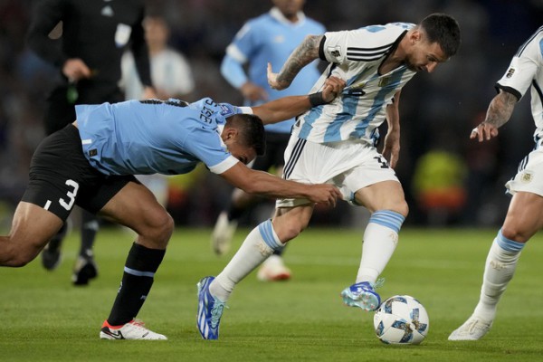 Messi gây thất vọng, ĐT Argentina thua trận trước ĐT Uruguay
