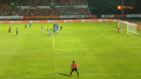 Minh Vương lập siêu phẩm đá phạt 'tuyệt đối điện ảnh', đội Công Phượng gieo sầu thầy cũ Minh Vương lập siêu phẩm đá phạt 'tuyệt đối điện ảnh', đội Công Phượng gieo sầu thầy cũ