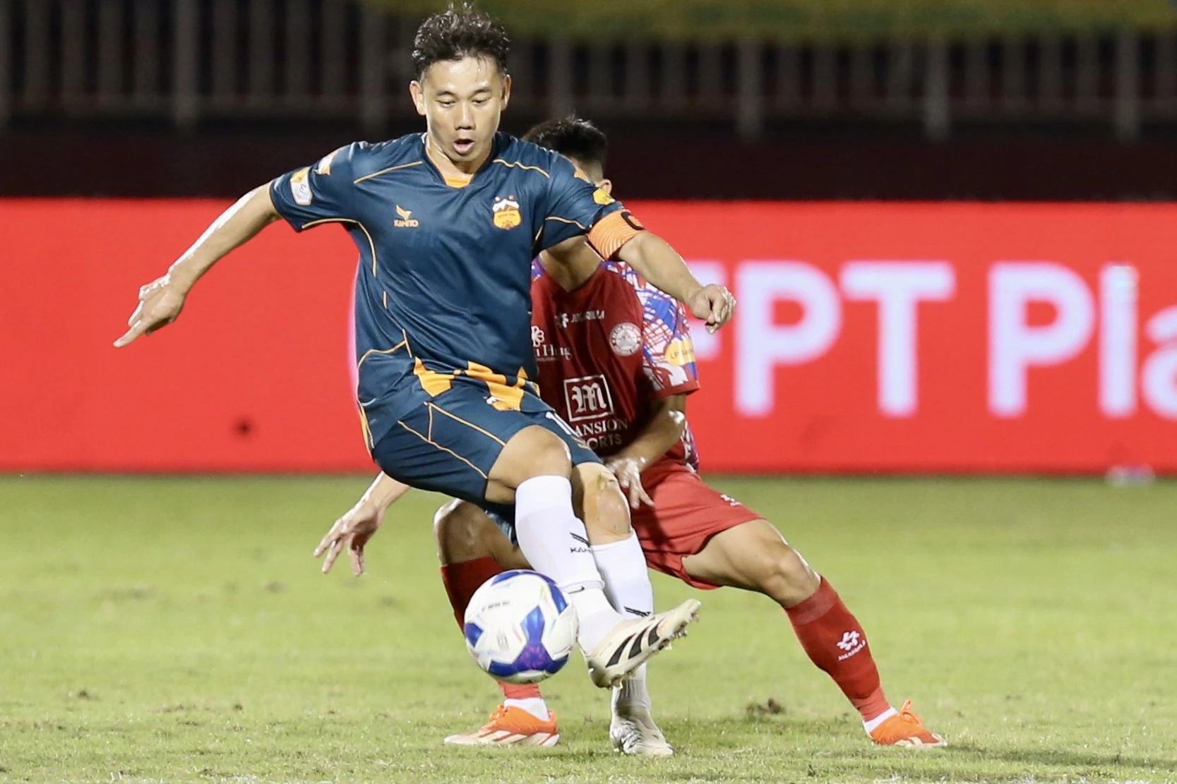 Minh Vương nói gì giữa 'bão tin đồn' rời đội, HAGL thua đau TP.HCM: Nguy cơ rớt hạng Minh Vương nói gì giữa 'bão tin đồn' rời đội, HAGL thua đau TP.HCM: Nguy cơ rớt hạng