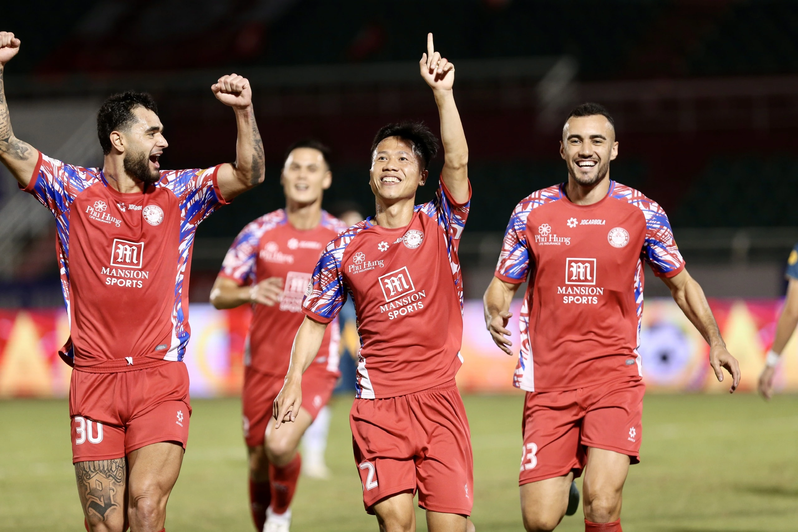 Minh Vương nói gì giữa 'bão tin đồn' rời đội, HAGL thua đau TP.HCM: Nguy cơ rớt hạng Minh Vương nói gì giữa 'bão tin đồn' rời đội, HAGL thua đau TP.HCM: Nguy cơ rớt hạng