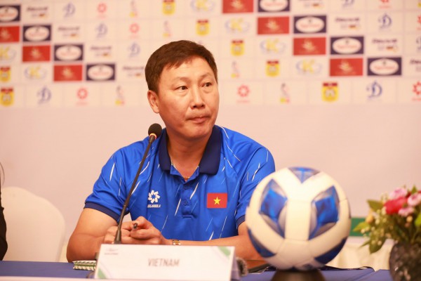 Mới: HLV Kim Sang-sik chắc chắn dùng Xuân Son đấu Lào, mong anh ghi 1 bàn giúp Việt Nam chiến thắng Mới: HLV Kim Sang-sik chắc chắn dùng Xuân Son đấu Lào, mong anh ghi 1 bàn giúp Việt Nam chiến thắng