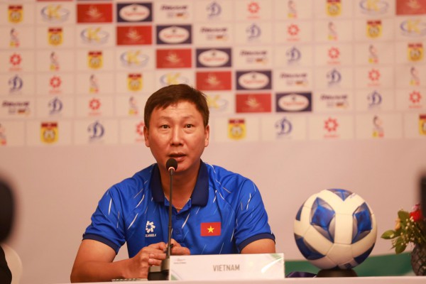 Mới: HLV Kim Sang-sik chắc chắn dùng Xuân Son đấu Lào, mong anh ghi 1 bàn giúp Việt Nam chiến thắng Mới: HLV Kim Sang-sik chắc chắn dùng Xuân Son đấu Lào, mong anh ghi 1 bàn giúp Việt Nam chiến thắng