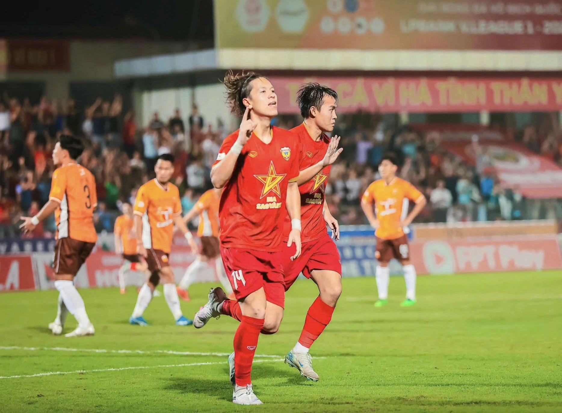 Một loạt tiền vệ Việt kiều lên U.22 Việt Nam, HLV trưởng không phải thầy Kim mà là... Một loạt tiền vệ Việt kiều lên U.22 Việt Nam, HLV trưởng không phải thầy Kim mà là...