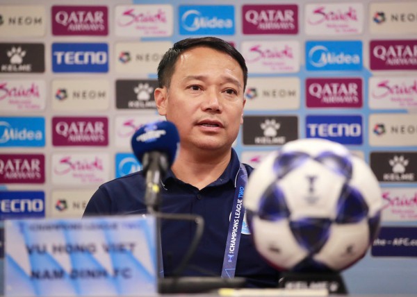 Nam Định tái ngộ mặt cỏ ‘lạ’ từng chứng kiến chiến thắng tại Hồng Kông: HLV Hồng Việt vẫn lo Nam Định tái ngộ mặt cỏ ‘lạ’ từng chứng kiến chiến thắng tại Hồng Kông: HLV Hồng Việt vẫn lo