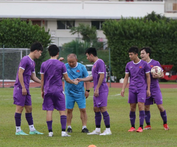 Nếu tuyển Việt Nam bị ghi hình trái phép tại Singapore, thầy Park báo ngay cho AFF
