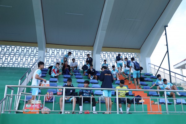 Ngắm SVĐ Quân khu 5 'lột xác', sẵn sàng mùa giải TNSV THACO cup 2026 Ngắm SVĐ Quân khu 5 'lột xác', sẵn sàng mùa giải TNSV THACO cup 2026