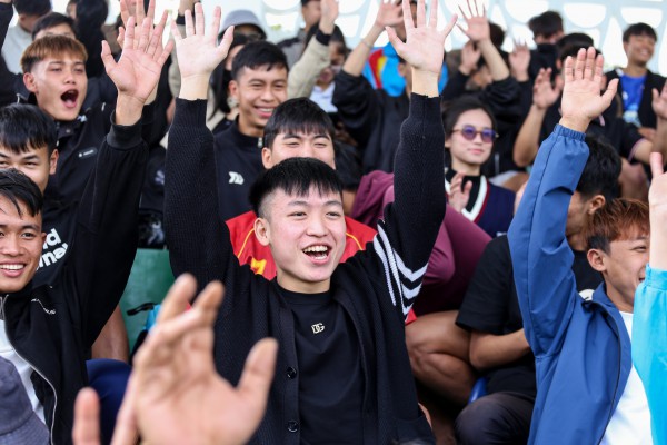 Ngày thi đấu cuối vòng loại Duyên hải miền Trung: Khán đài cực nóng, ‘mưa’ bàn thắng