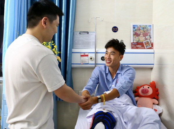 Ngôi sao U.23 Việt Nam Văn Trường phẫu thuật thành công, hẹn ngày trở lại sân cỏ Ngôi sao U.23 Việt Nam Văn Trường phẫu thuật thành công, hẹn ngày trở lại sân cỏ