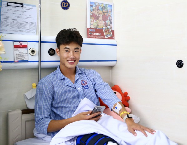 Ngôi sao U.23 Việt Nam Văn Trường phẫu thuật thành công, hẹn ngày trở lại sân cỏ Ngôi sao U.23 Việt Nam Văn Trường phẫu thuật thành công, hẹn ngày trở lại sân cỏ