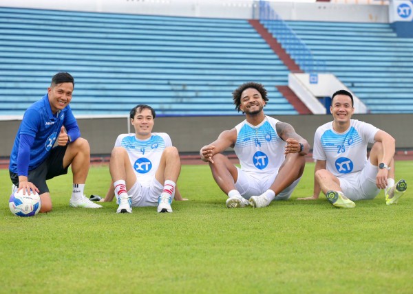 Người hùng thầm lặng phía sau chức vô địch V-League của Nam Định: Không có anh ấy, thì… Người hùng thầm lặng phía sau chức vô địch V-League của Nam Định: Không có anh ấy, thì…
