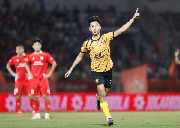 Người lập cú đúp siêu phẩm giúp CLB Thanh Hóa thắng sốc tại V-League, là ai?