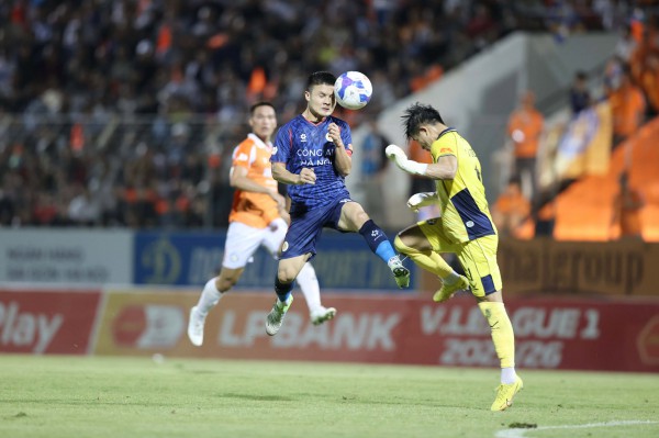 Nguyễn Filip 'xuất thần', CLB CAHN thắng hú vía Đà Nẵng: Ngôi đầu vững như bàn thạch còn HAGL ở đâu?