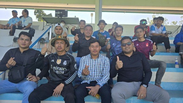 Những CĐV đặc biệt của Trường ĐH Svay Rieng