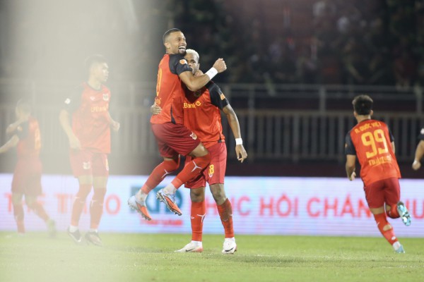 Ninh Bình ngược dòng khó tin, đánh bại đội CA TP.HCM: Hoàng Đức tuyệt hay, trận đấu cực đỉnh!