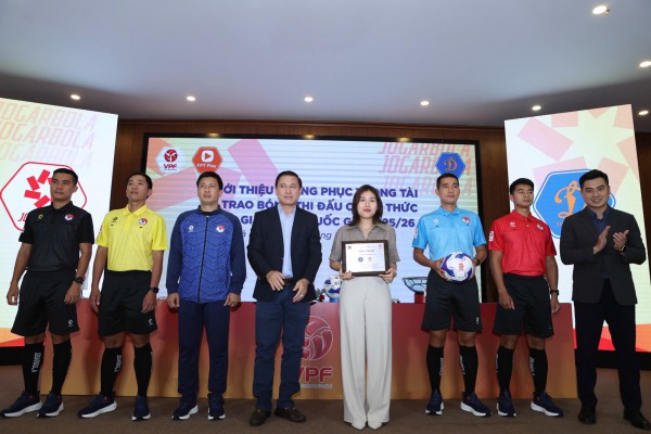 Nóng: CLB Công an TP.HCM và Becamex TP.HCM nhập cuộc, V-League cực khó đoán Nóng: CLB Công an TP.HCM và Becamex TP.HCM nhập cuộc, V-League cực khó đoán