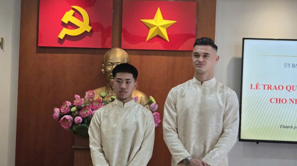 Nóng: FIFA đồng ý cho Lê Giang Patrik khoác áo đội tuyển Việt Nam, ông Kim có hàng thủ lý tưởng Nóng: FIFA đồng ý cho Lê Giang Patrik khoác áo đội tuyển Việt Nam, ông Kim có hàng thủ lý tưởng