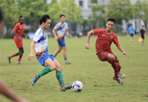 Nóng: Đội Công Phượng mở màn mùa giải mới bằng màn trình diễn drone chưa từng có Nóng: Đội Công Phượng mở màn mùa giải mới bằng màn trình diễn drone chưa từng có