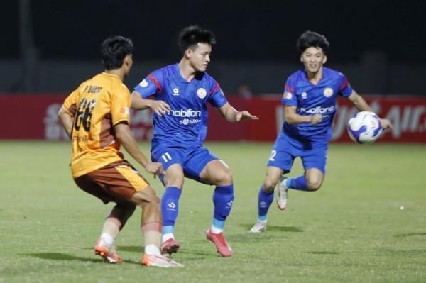 Nửa đội U.23 Việt Nam đua trụ hạng V-League: HLV Kim Sang-sik nên... vui, tại sao?
