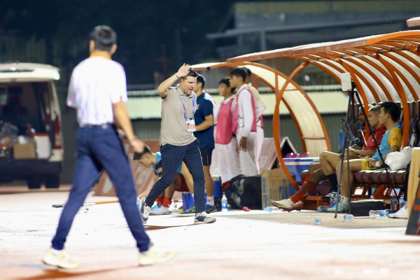 Phản ứng trái ngược sau trận cầu kịch tính: HLV Lê Huỳnh Đức mãn nguyện dù thua, HLV Ninh Bình thì… Phản ứng trái ngược sau trận cầu kịch tính: HLV Lê Huỳnh Đức mãn nguyện dù thua, HLV Ninh Bình thì…