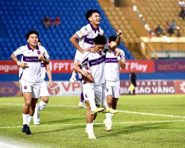 ‘Phim kinh dị’ xuất hiện, V-League hay chưa từng thấy! ‘Phim kinh dị’ xuất hiện, V-League hay chưa từng thấy!