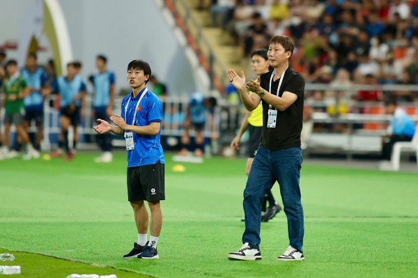 'Phù thủy' Kim Sang-sik 'Phù thủy' Kim Sang-sik