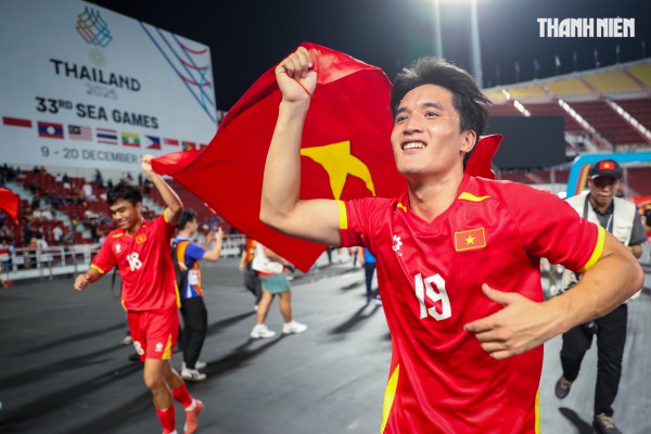 Quá đã hình ảnh U.22 Việt Nam quật ngã Thái Lan ngay tại Rajamangala, giành HCV SEA Games 33