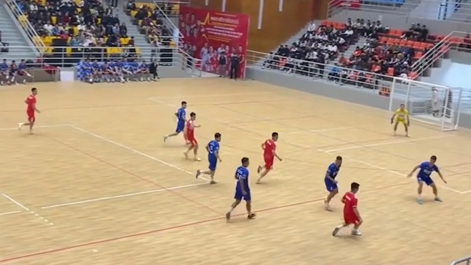 Quang Hải, Duy Mạnh cùng Văn Quyết bất ngờ chơi futsal: Sự thật là…