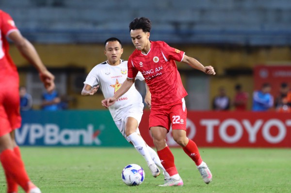 Quang Hải 'vẽ đường cong' tuyệt đẹp, CLB CAHN thắng đậm đội Hà Tĩnh Quang Hải 'vẽ đường cong' tuyệt đẹp, CLB CAHN thắng đậm đội Hà Tĩnh