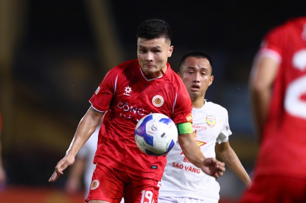 Quang Hải 'vẽ đường cong' tuyệt đẹp, CLB CAHN thắng đậm đội Hà Tĩnh Quang Hải 'vẽ đường cong' tuyệt đẹp, CLB CAHN thắng đậm đội Hà Tĩnh