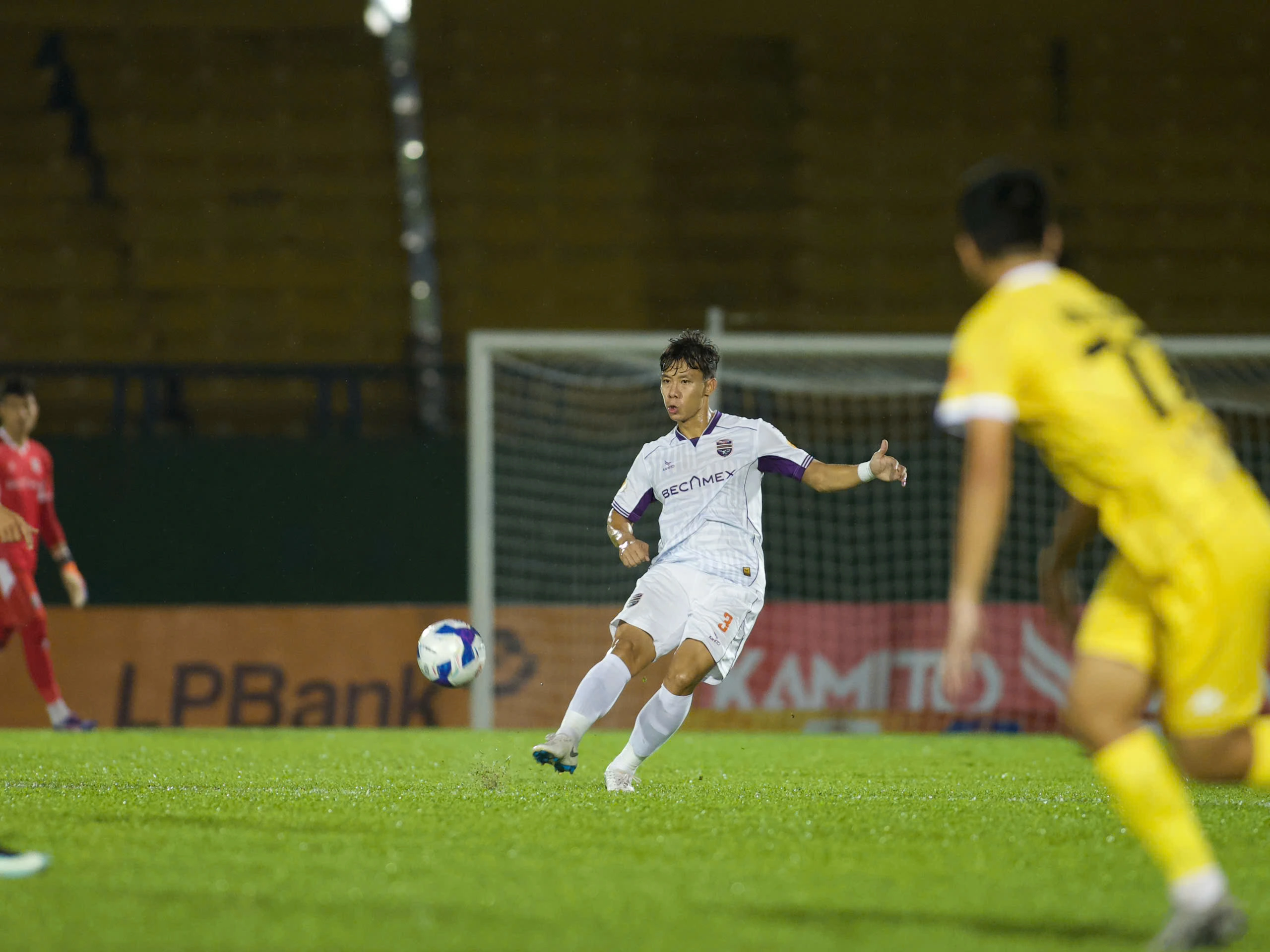 Quế Ngọc Hải cực 'bay' trong vai trò mới lạ, HLV Kim đừng quên anh ấy… Quế Ngọc Hải cực 'bay' trong vai trò mới lạ, HLV Kim đừng quên anh ấy…