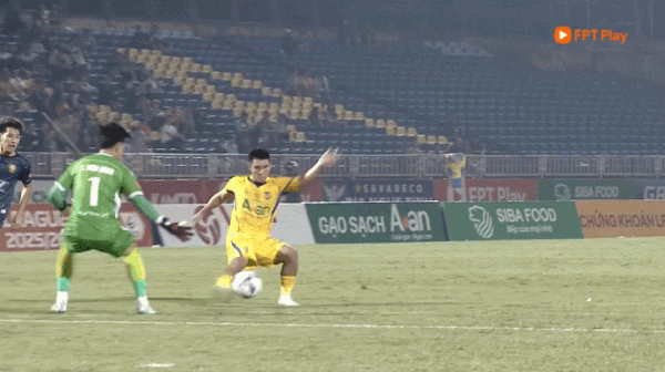 Rimario tỏa sáng giúp Thanh Hóa 'giải hạn', thắng nghẹt thở SLNA: Vui sao nước mắt lại trào! Rimario tỏa sáng giúp Thanh Hóa 'giải hạn', thắng nghẹt thở SLNA: Vui sao nước mắt lại trào!