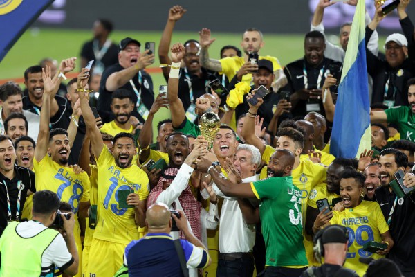 Ronaldo lập cú đúp, Al Nassr ngược dòng, vô địch Arab Champions Cup