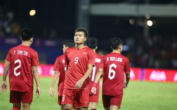 SEA Games 32 – U22 Malaysia 1-2 U22 Việt Nam: Văn Tùng tỏa sáng giúp U22 Việt Nam giành vé vào bán kết