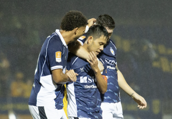 SLNA mắc ‘chi chít’ sai lầm, dính thẻ đỏ: Thua đau đội bét bảng V-League, Đà Nẵng vào tứ kết SLNA mắc ‘chi chít’ sai lầm, dính thẻ đỏ: Thua đau đội bét bảng V-League, Đà Nẵng vào tứ kết