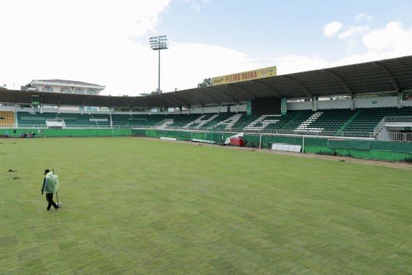 Sân Pleiku trải cỏ mới đẹp long lanh: HAGL sẽ chơi thứ bóng đá tốc độ cuốn hút Sân Pleiku trải cỏ mới đẹp long lanh: HAGL sẽ chơi thứ bóng đá tốc độ cuốn hút