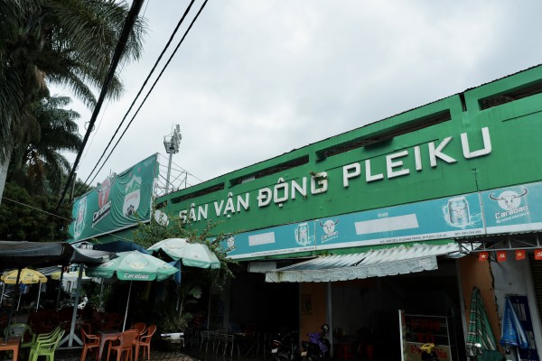 Sân Pleiku trải cỏ mới đẹp long lanh: HAGL sẽ chơi thứ bóng đá tốc độ cuốn hút Sân Pleiku trải cỏ mới đẹp long lanh: HAGL sẽ chơi thứ bóng đá tốc độ cuốn hút