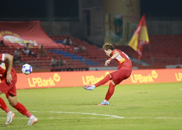 Sao U.23 Việt Nam Lê Viktor thành ‘gà son’, kiến tạo phút 90+7: Hà Tĩnh thắng nhọc Quảng Ninh