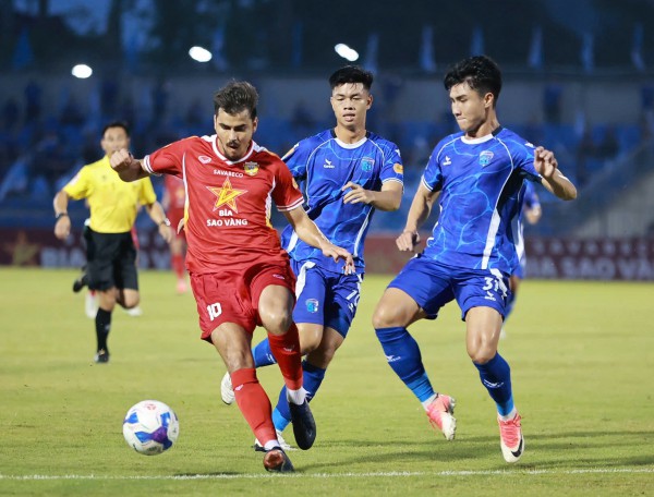 Sao U.23 Việt Nam Lê Viktor thành ‘gà son’, kiến tạo phút 90+7: Hà Tĩnh thắng nhọc Quảng Ninh