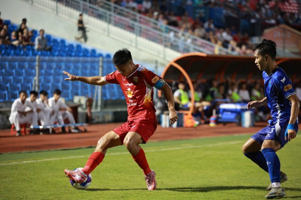 Sao U.23 Việt Nam Lê Viktor thành ‘gà son’, kiến tạo phút 90+7: Hà Tĩnh thắng nhọc Quảng Ninh