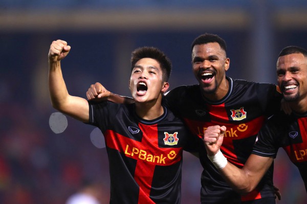 Sao U.23 Việt Nam Nguyễn Quốc Việt ghi 2 bàn trong 5 ngày, HLV Kim cười tươi như hoa Sao U.23 Việt Nam Nguyễn Quốc Việt ghi 2 bàn trong 5 ngày, HLV Kim cười tươi như hoa