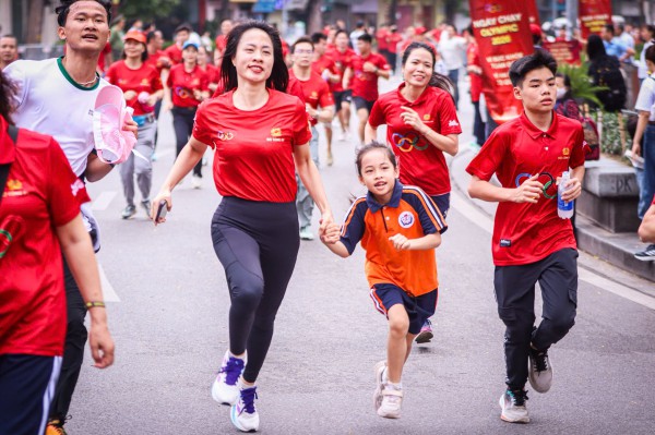 Sôi nổi Ngày chạy Olympic 2026, thu hút hơn triệu người tham gia trên toàn quốc