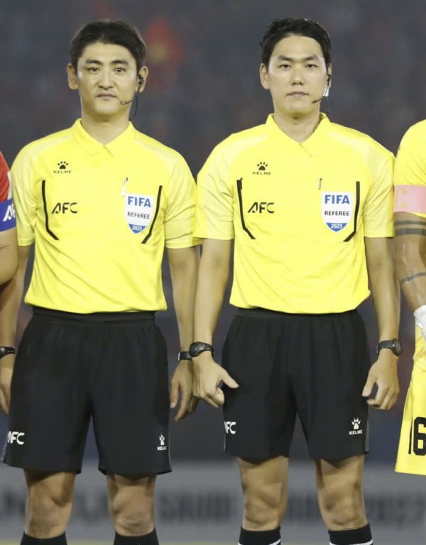 Tại sao trọng tài Hàn Quốc cho U.23 Việt Nam hưởng phạt đền, hậu vệ Jordan phạm lỗi gì? Tại sao trọng tài Hàn Quốc cho U.23 Việt Nam hưởng phạt đền, hậu vệ Jordan phạm lỗi gì?