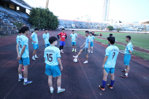 Tân binh Trường CĐ Phương Đông Đà Nẵng không ngại áp lực, sẵn sàng cống hiến hết mình