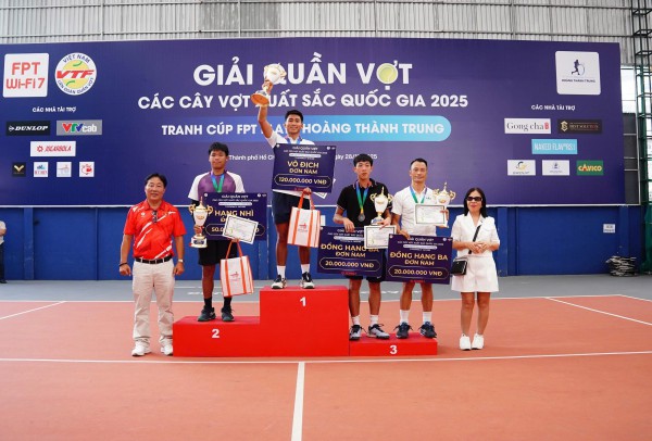 Tay vợt Hoàng Thành Trung bền bỉ theo đuổi đam mê quần vợt